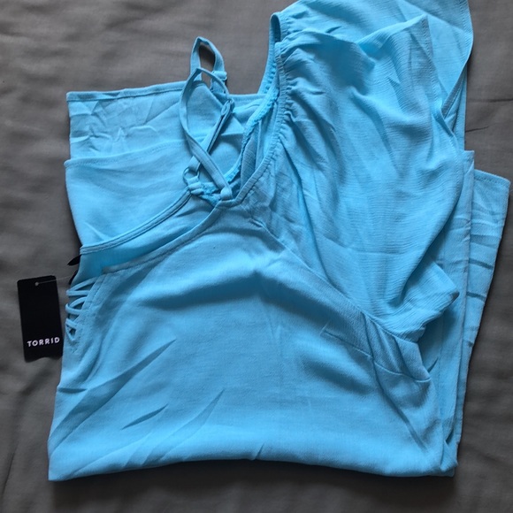 Gently worn - Washable Crinkle Gauze Cold Shoulder 🔝 by Torrid size 2 - Picture 14 of 15